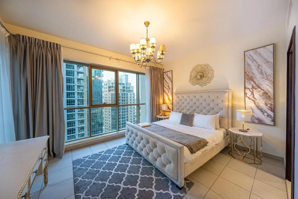 Spacious 2 bedroom apartment in Downtown Dubai — صورة 3
