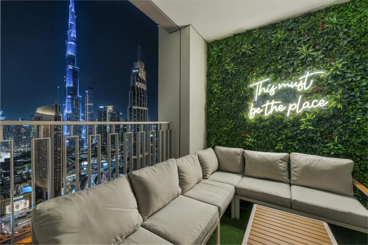⁨Dubai Mall Connection - Burj Views - Turf Balcony⁩ — صورة 18