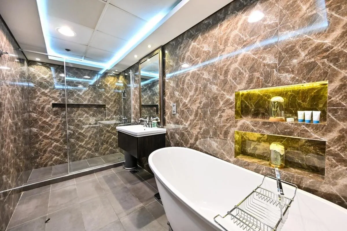 The Lofts East Unique 1BR Boulevard Views close to Dubai Mall — صورة 3