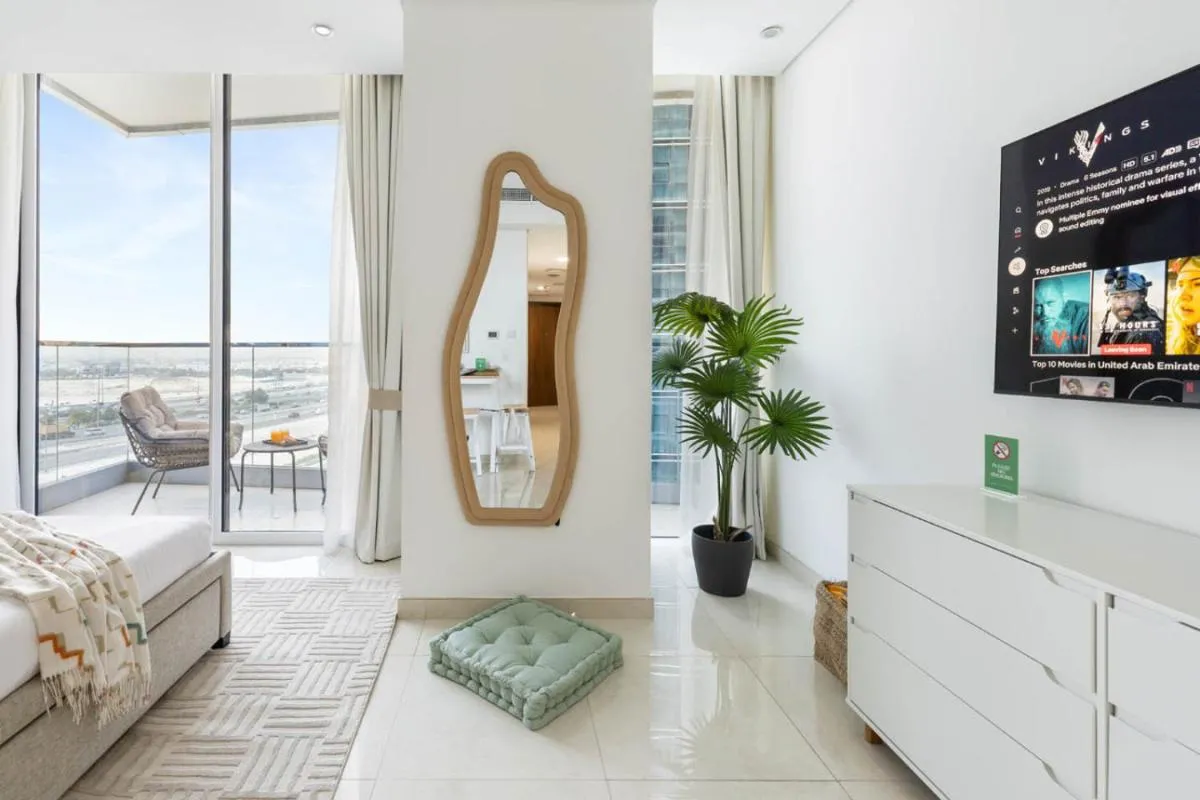 ⁨Cozy Studio 7 Minutes From Dubai Mail⁩ — صورة 15