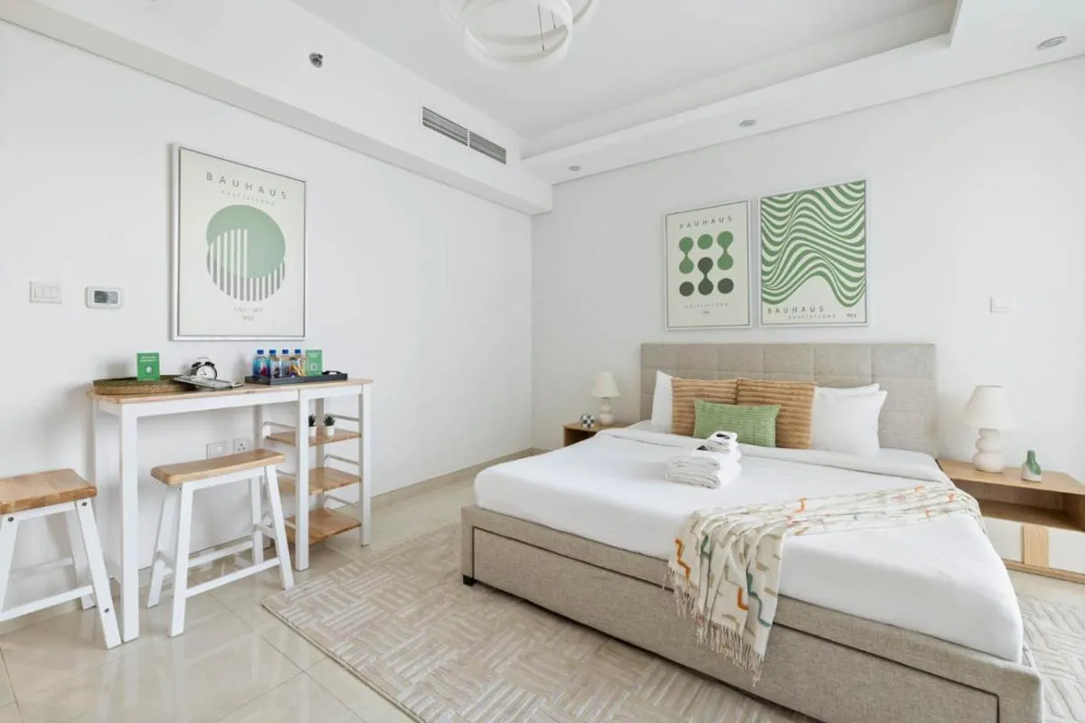 ⁨Cozy Studio 7 Minutes From Dubai Mail⁩ — صورة 19