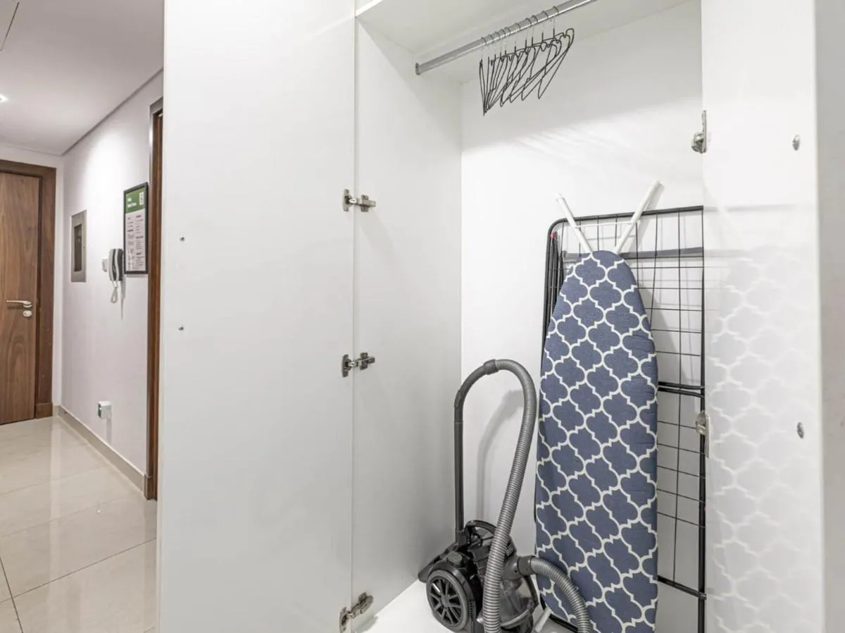 ⁨Cozy Studio 7 Minutes From Dubai Mail⁩ — صورة 21