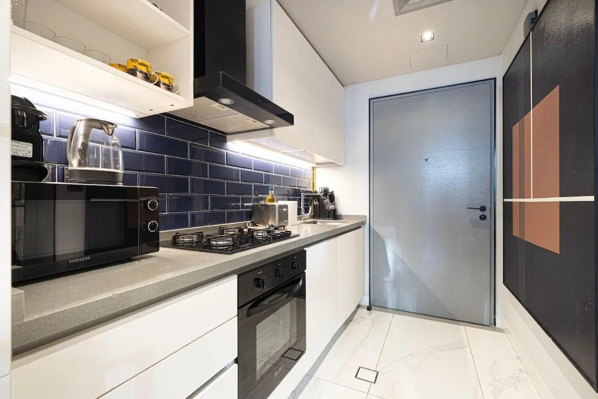 ⁨Cosy Studio, 7-min walk Burj Khalifa and Dubai Mall⁩ — صورة 7