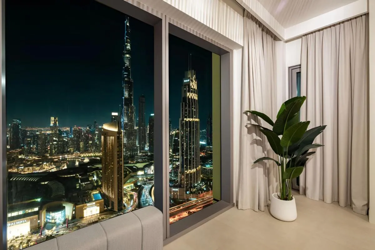 ⁨Dubai Mall Connection - Burj Views - Turf Balcony⁩ — صورة 3
