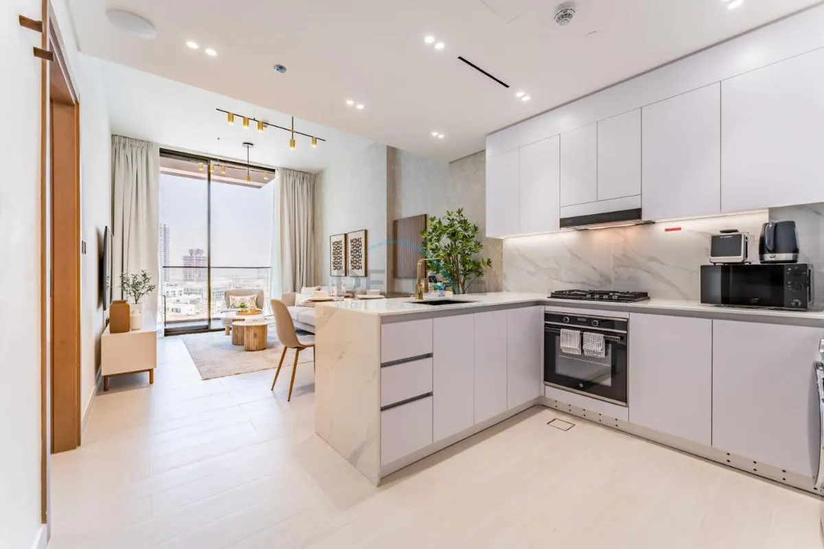 Community Views 1BR Next to Mall and Park, Binghatti Amber, Jumeirah Village Circle by Deluxe Holiday Homes — صورة 2