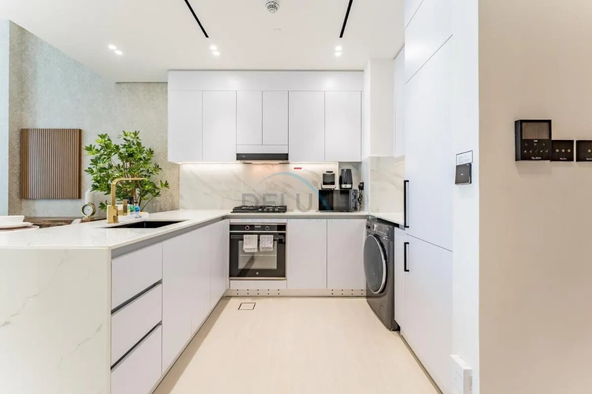 Community Views 1BR Next to Mall and Park, Binghatti Amber, Jumeirah Village Circle by Deluxe Holiday Homes — صورة 3