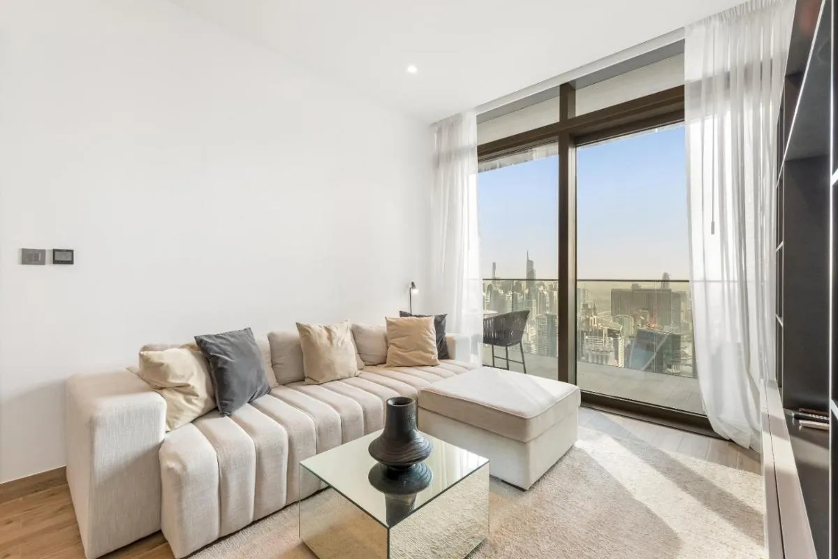 ⁨1BR Jumeirah Living - Marina View - 5 STARS Facilities⁩ — صورة 2