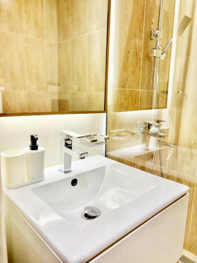 Cozy Studio JVC Dubai, Short Drive to Dubai Marina, JBR, Downtown Dubai — صورة 3