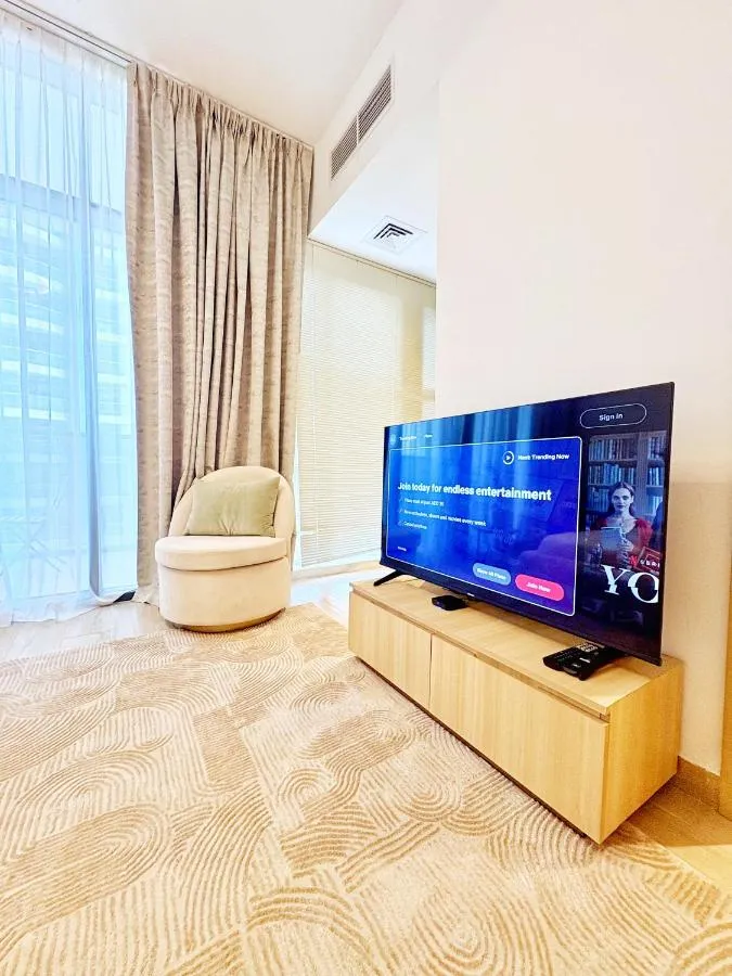 Cozy Studio JVC Dubai, Short Drive to Dubai Marina, JBR, Downtown Dubai