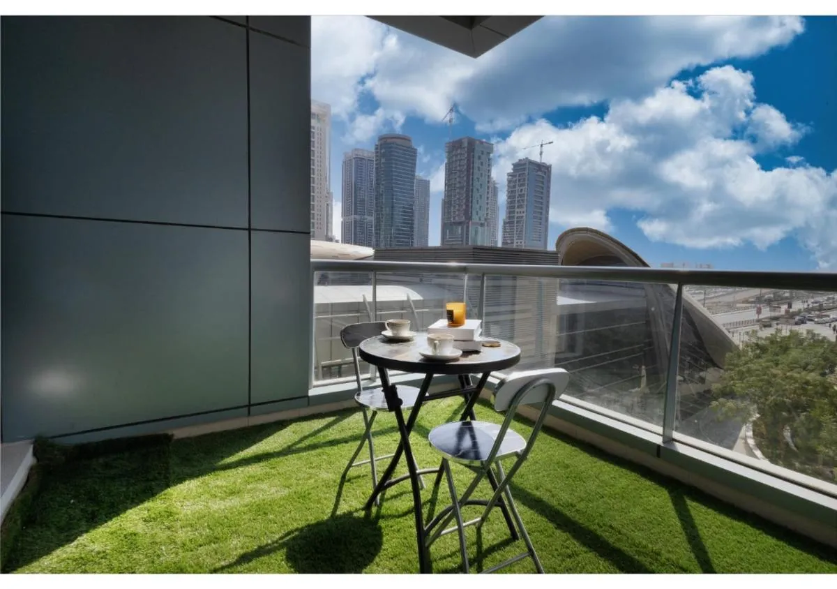 Luxe Vista - Top Location Dubai Marina 1BR - Metro and Beach Access