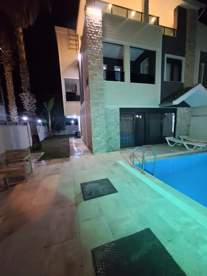Villa Pars Antalya Three story villa, private pool and roof terrace Three Bedroom Accommodation for six Guests — صورة 4