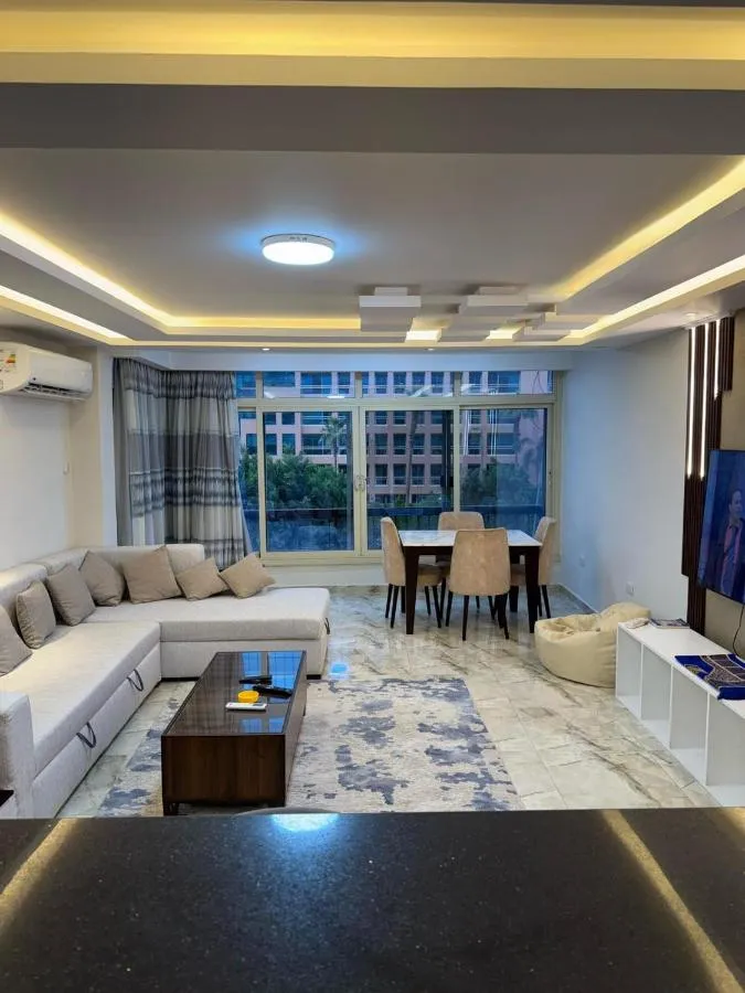 امازينغ شقة وفيرلووكينغ سيتيستارس اند إنتركونتيننتال هوتيل - القاهرة، مصر