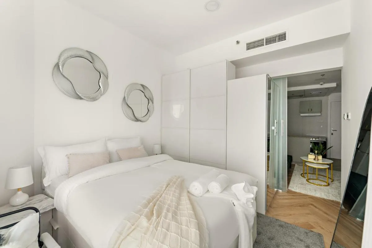 Bright Studio in Dubai Gate 2 — صورة 4