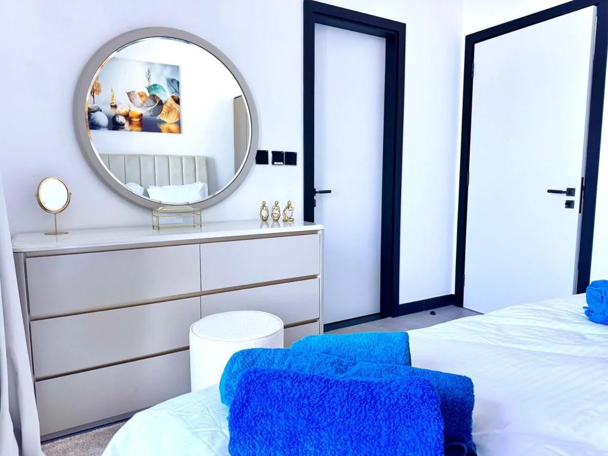 ⁨5 Star Apartment Dubai Burj KhalifaView⁩ — صورة 20