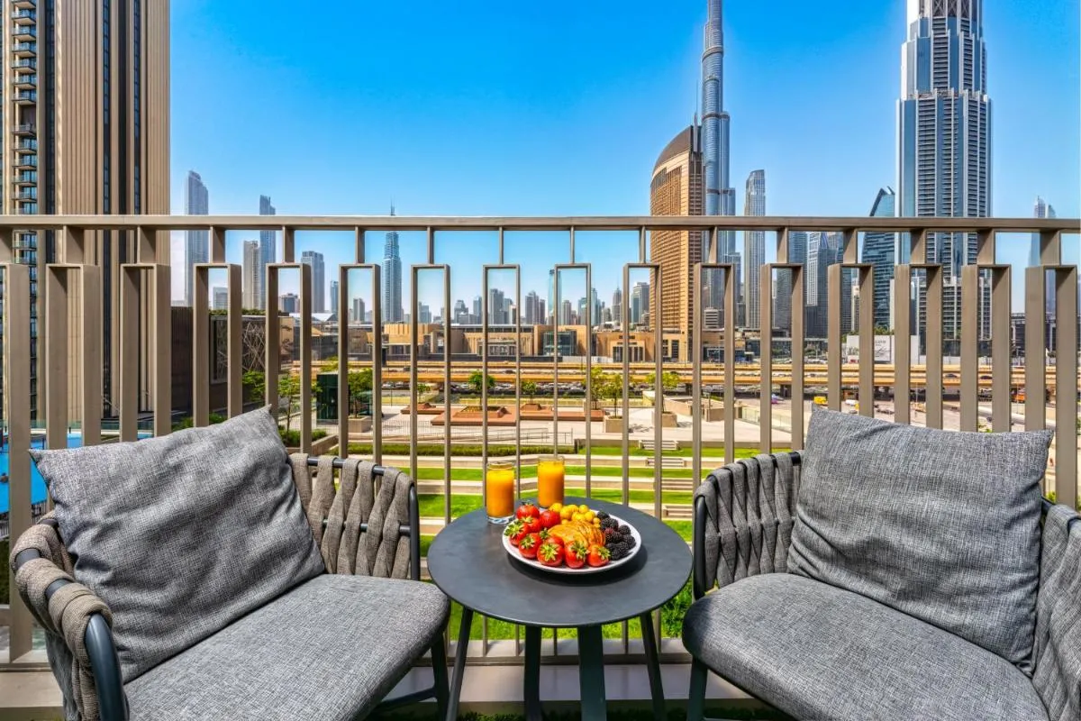 ⁨Dubai Mall Connection - Burj Views - Turf Balcony⁩ — صورة 13