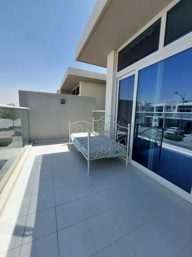 Damac Hills 2- Relaxing 3BR townhouse - Homeyvillas — صورة 4