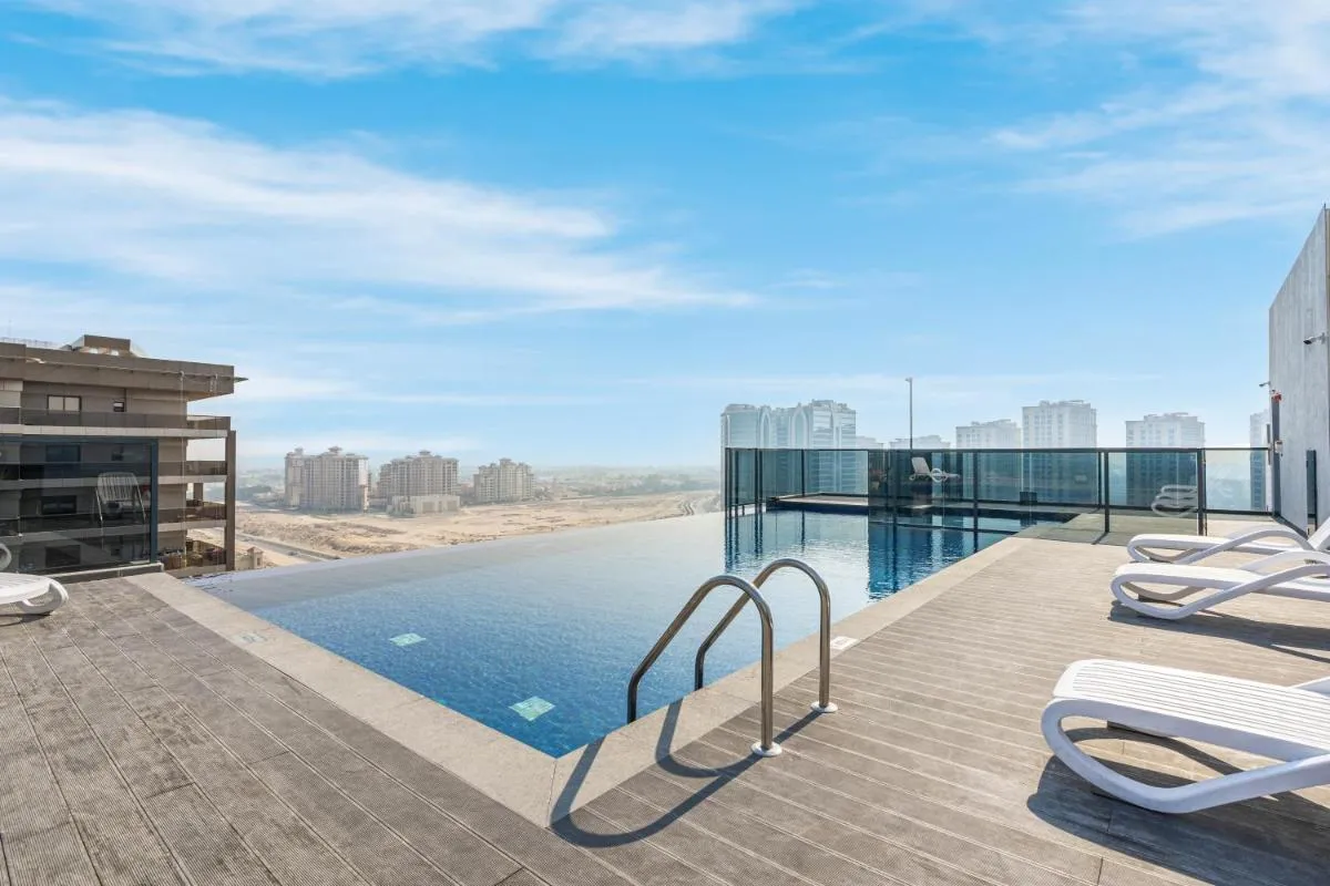 Modern Home in Sports City with Rooftop Pool — صورة 2