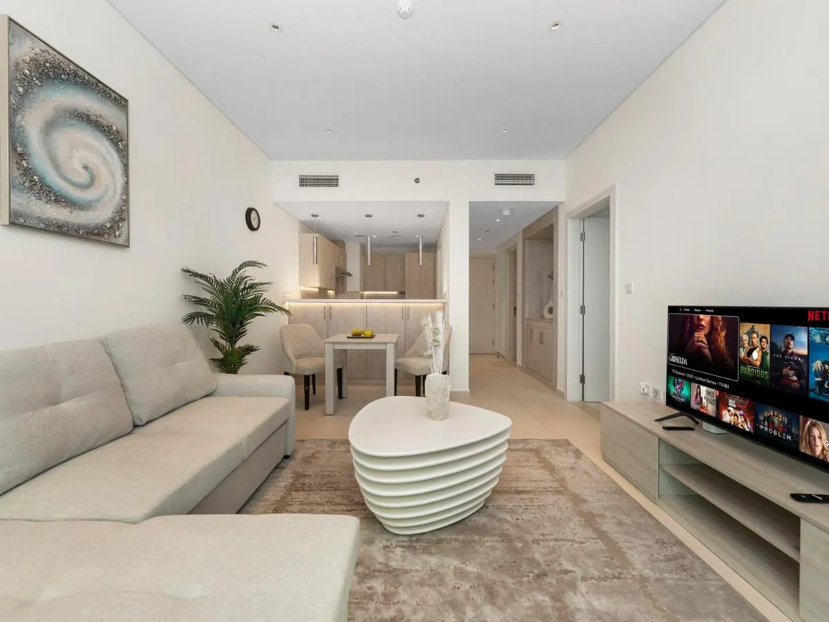 Palm Jumeirah Beachfront 1 Bedroom Apartment with Rooftop Infinity Pool and Atlantis Views — صورة 4