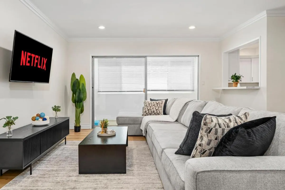 كينغ سيز بد ين كوزي مودرن هولليوود بلاك - لوس أنجلوس، الولايات المتحدة