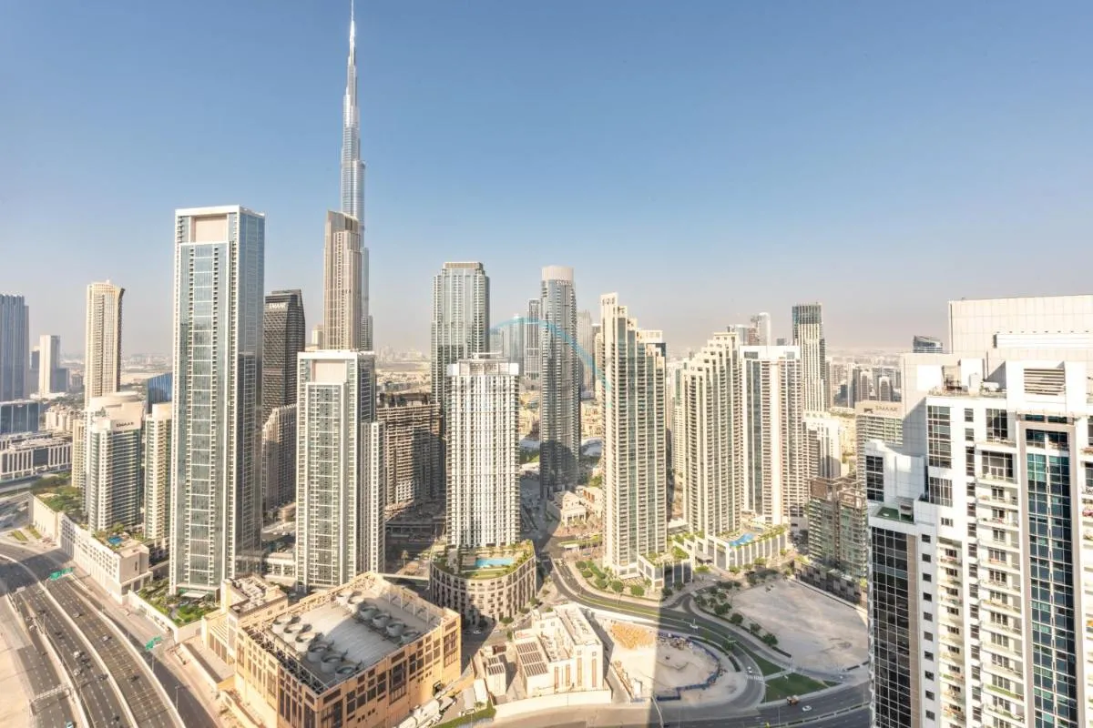 2BR with Balcony Overlooking City and Burj Khalifa, Minutes Away from Dubai Mall, Paramount Tower Hotel and Residences, Business Bay by Deluxe Holiday Homes — صورة 3