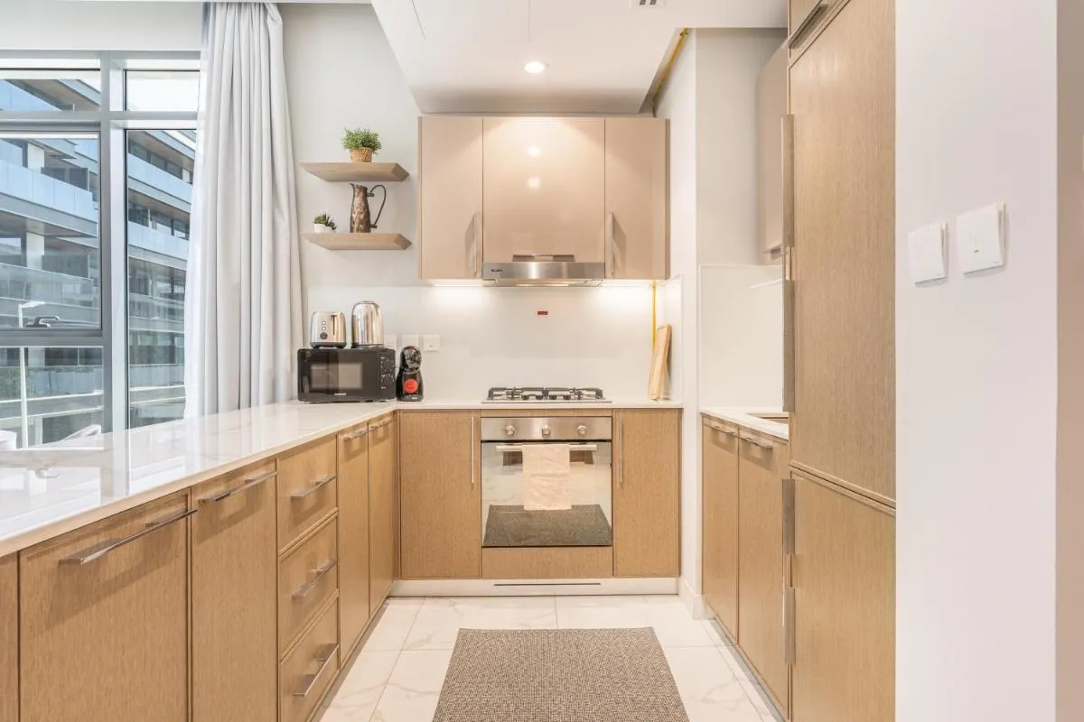 Modern Family Home with Dubai Skyline Views — صورة 4
