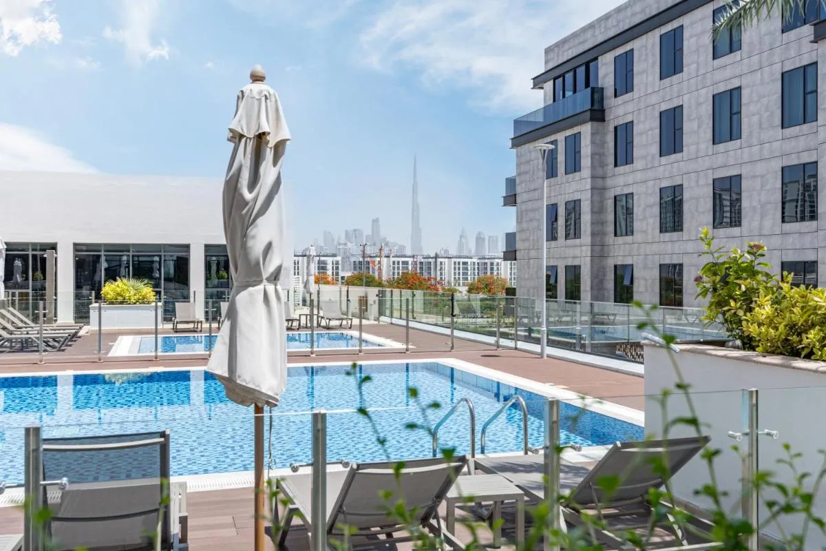 Modern Family Home with Dubai Skyline Views — صورة 3