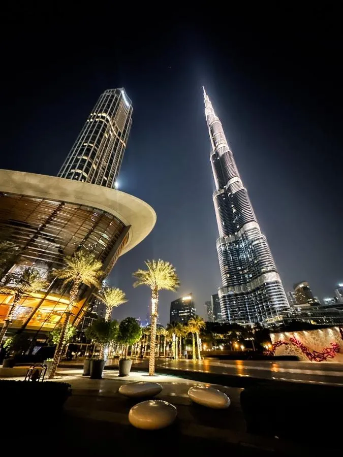 ⁨GRANDE High Floor 1BHK 4 Min Walk Burj Kha Dubai Mall Infinity Pool with Fountain view Free Parking By THE MERIDIAN LUXE⁩ — صورة 16