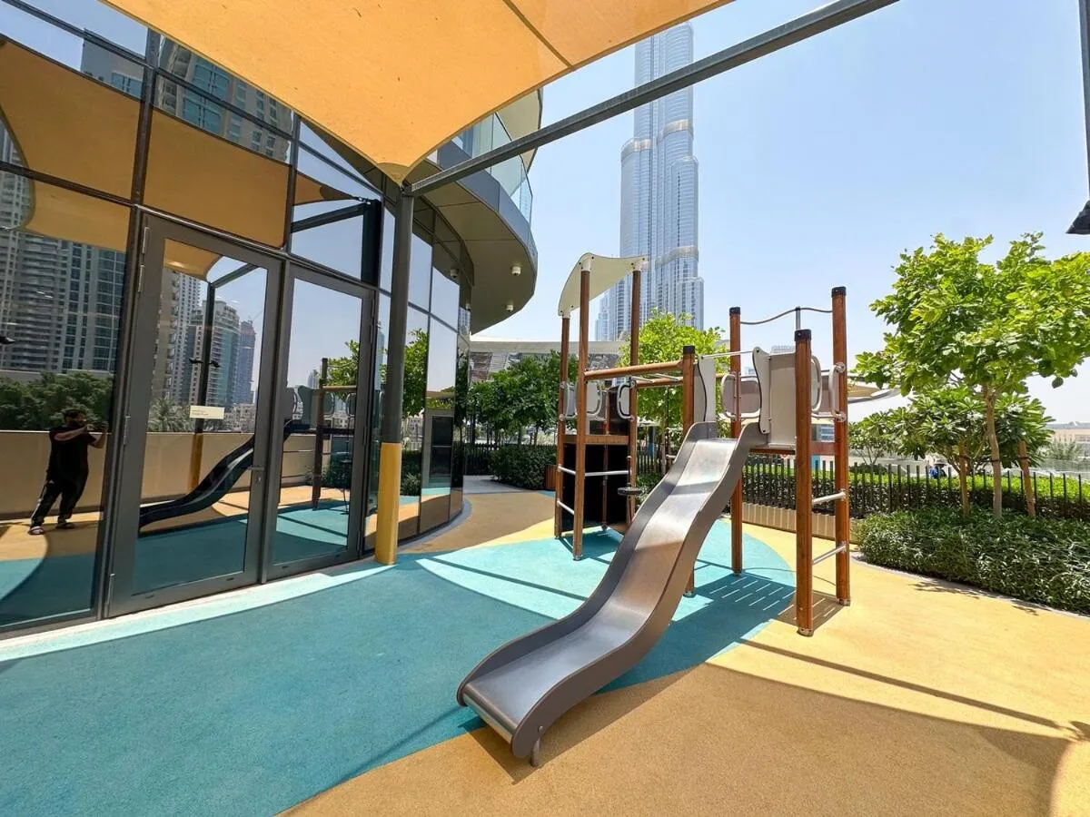 ⁨GRANDE High Floor 1BHK 4 Min Walk Burj Kha Dubai Mall Infinity Pool with Fountain view Free Parking By THE MERIDIAN LUXE⁩ — صورة 18