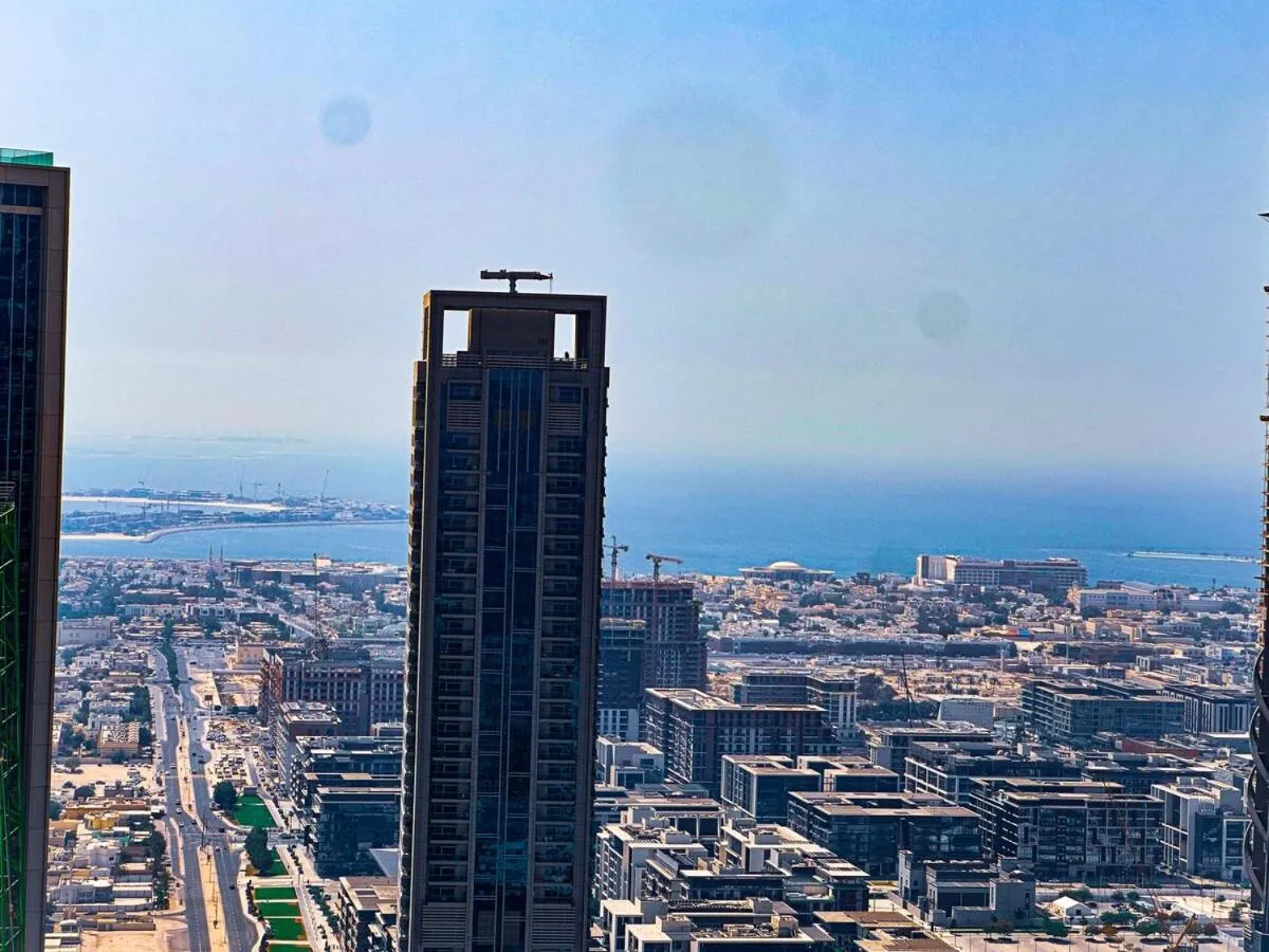 ⁨GRANDE High Floor 1BHK 4 Min Walk Burj Kha Dubai Mall Infinity Pool with Fountain view Free Parking By THE MERIDIAN LUXE⁩ — صورة 19