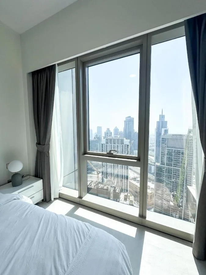 ⁨GRANDE High Floor 1BHK 4 Min Walk Burj Kha Dubai Mall Infinity Pool with Fountain view Free Parking By THE MERIDIAN LUXE⁩ — صورة 22
