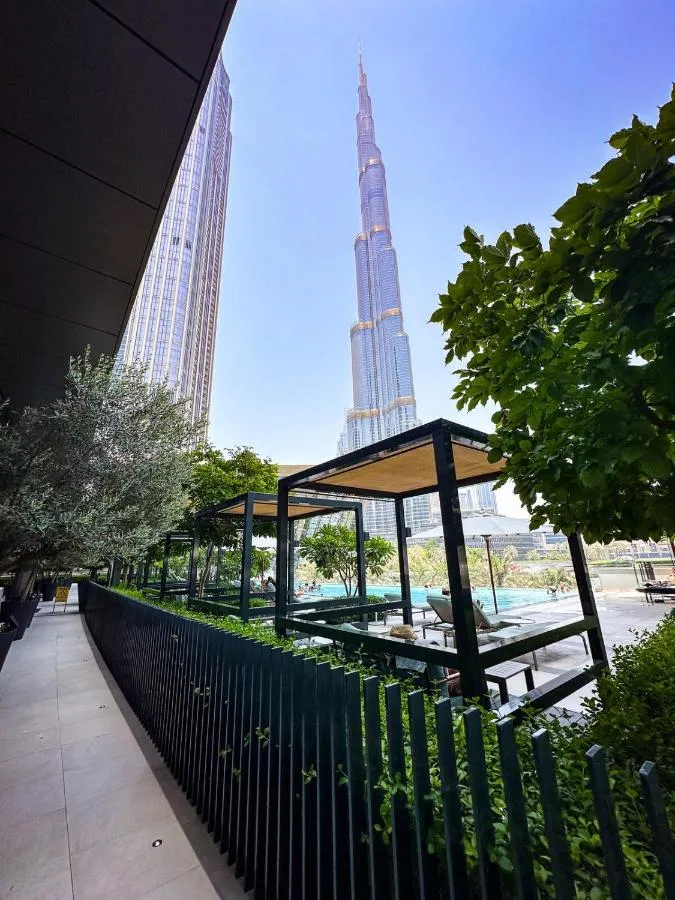 ⁨GRANDE High Floor 1BHK 4 Min Walk Burj Kha Dubai Mall Infinity Pool with Fountain view Free Parking By THE MERIDIAN LUXE⁩ — صورة 23