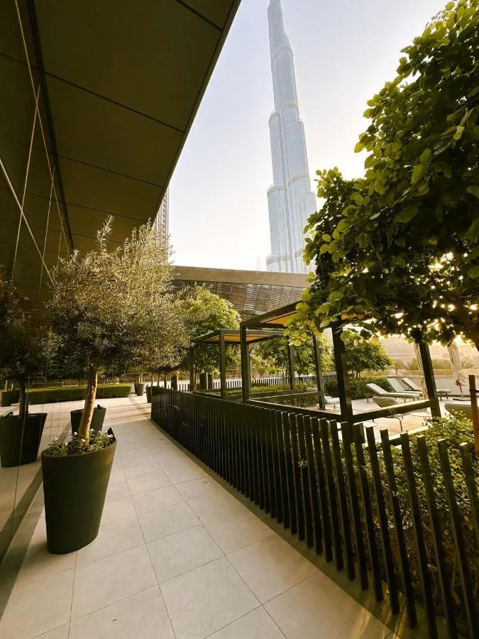 ⁨GRANDE High Floor 1BHK 4 Min Walk Burj Kha Dubai Mall Infinity Pool with Fountain view Free Parking By THE MERIDIAN LUXE⁩ — صورة 29