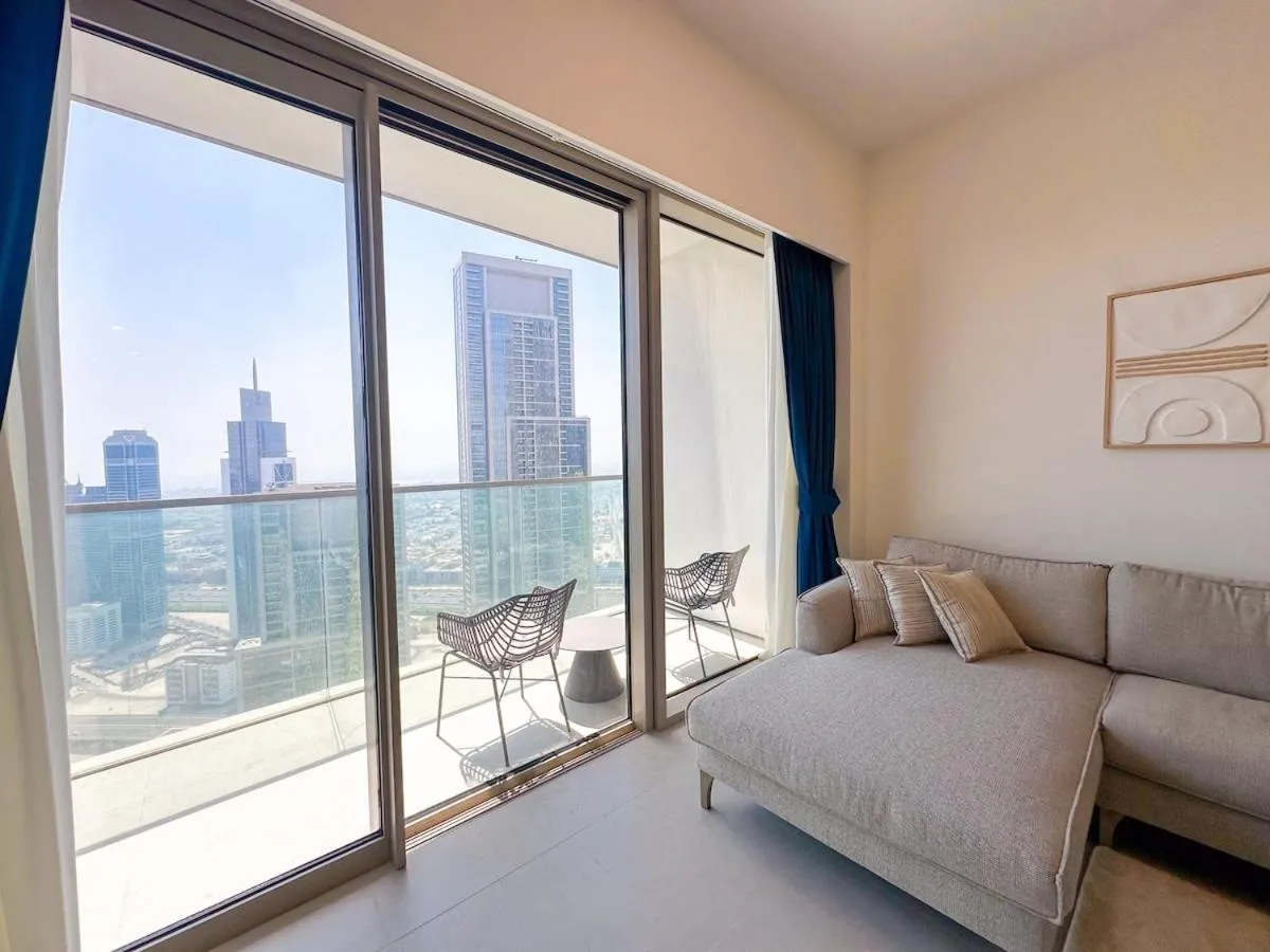 ⁨GRANDE High Floor 1BHK 4 Min Walk Burj Kha Dubai Mall Infinity Pool with Fountain view Free Parking By THE MERIDIAN LUXE⁩ — صورة 30