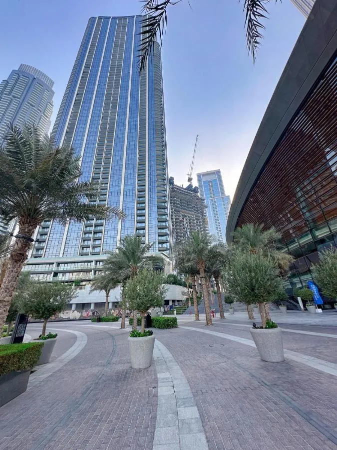 ⁨GRANDE High Floor 1BHK 4 Min Walk Burj Kha Dubai Mall Infinity Pool with Fountain view Free Parking By THE MERIDIAN LUXE⁩ — صورة 32