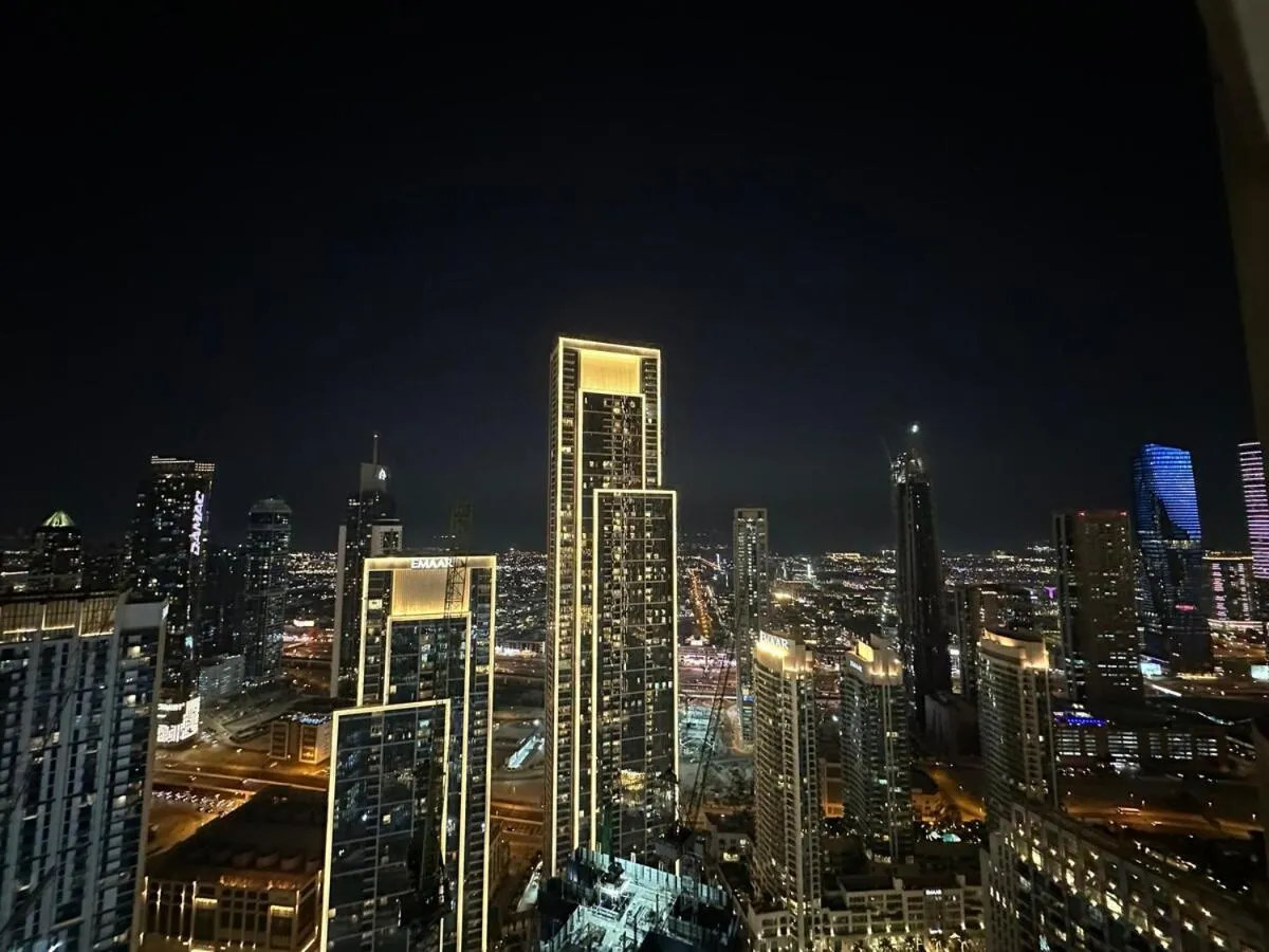 ⁨GRANDE High Floor 1BHK 4 Min Walk Burj Kha Dubai Mall Infinity Pool with Fountain view Free Parking By THE MERIDIAN LUXE⁩ — صورة 38