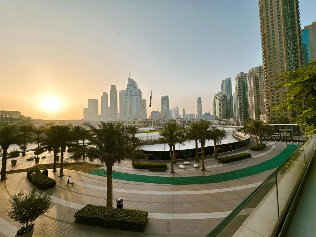 ⁨GRANDE High Floor 1BHK 4 Min Walk Burj Kha Dubai Mall Infinity Pool with Fountain view Free Parking By THE MERIDIAN LUXE⁩ — صورة 40