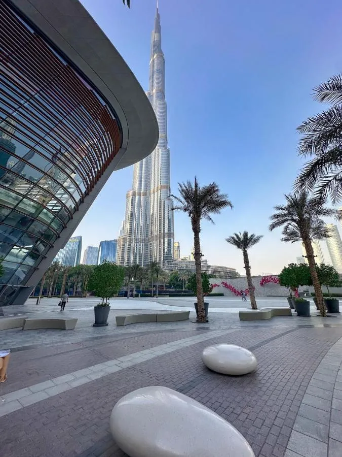 ⁨GRANDE High Floor 1BHK 4 Min Walk Burj Kha Dubai Mall Infinity Pool with Fountain view Free Parking By THE MERIDIAN LUXE⁩ — صورة 43
