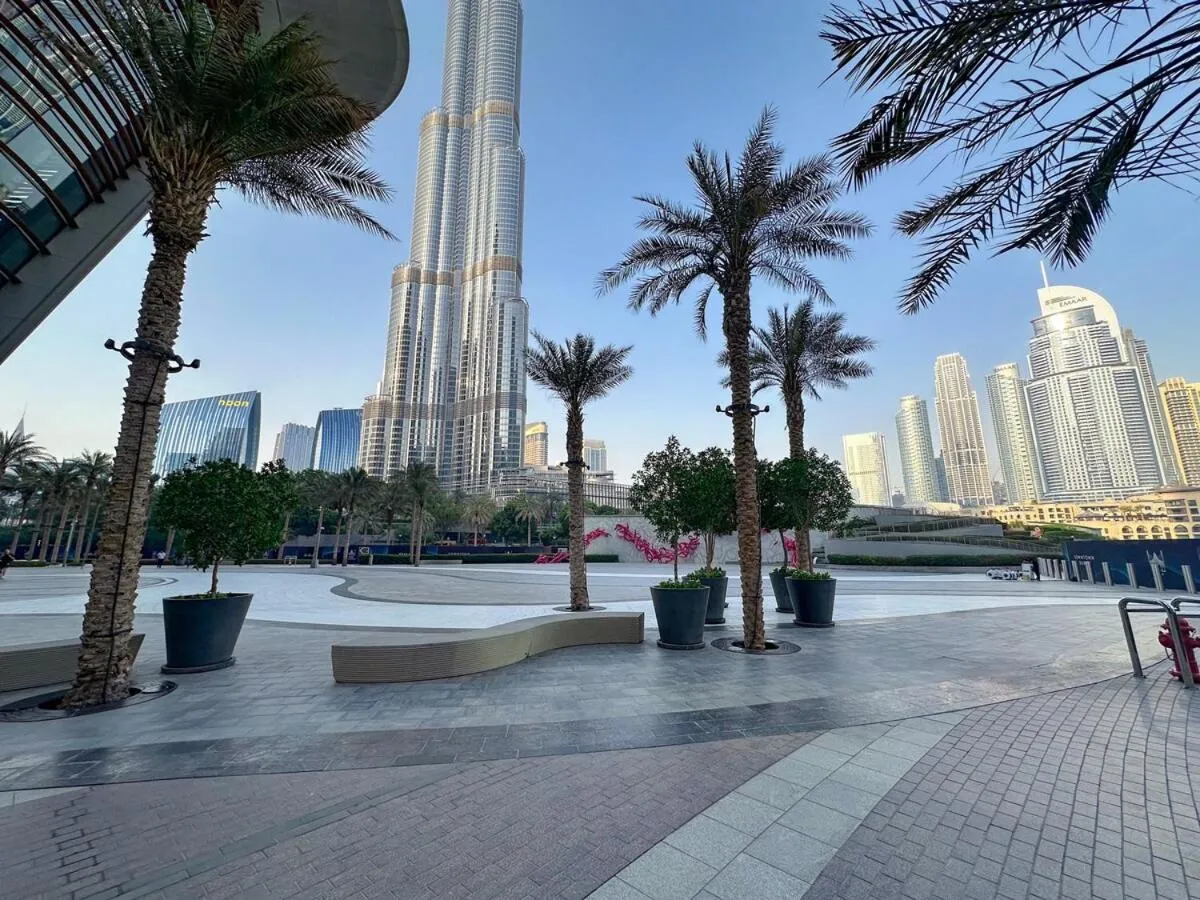 ⁨GRANDE High Floor 1BHK 4 Min Walk Burj Kha Dubai Mall Infinity Pool with Fountain view Free Parking By THE MERIDIAN LUXE⁩ — صورة 46