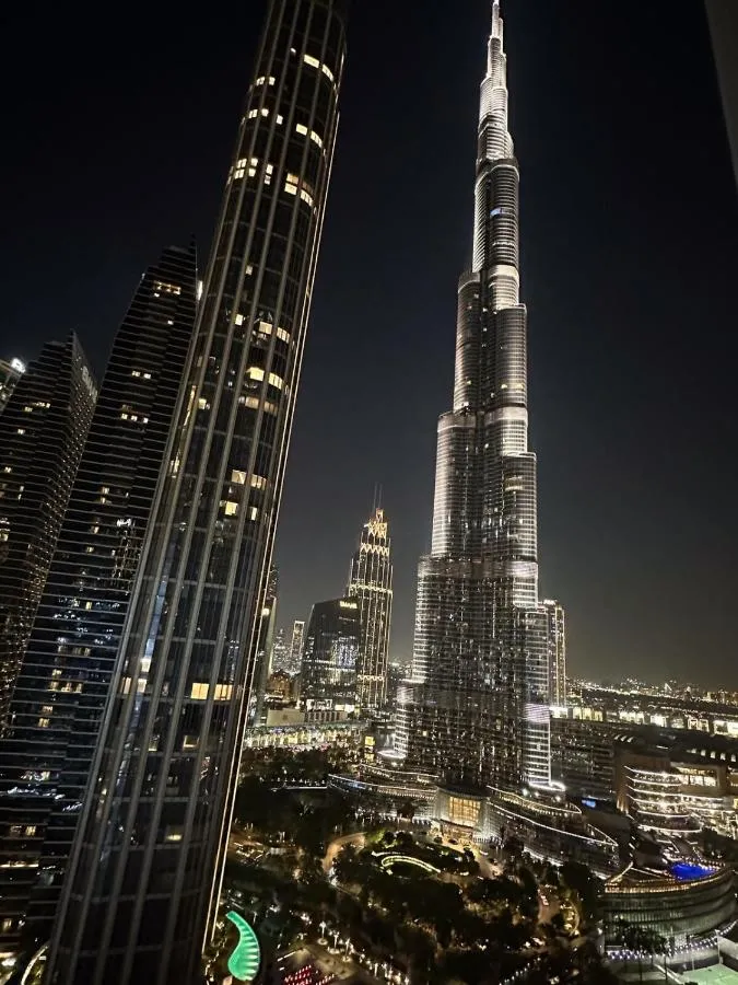 ⁨GRANDE High Floor 1BHK 4 Min Walk Burj Kha Dubai Mall Infinity Pool with Fountain view Free Parking By THE MERIDIAN LUXE⁩ — صورة 48