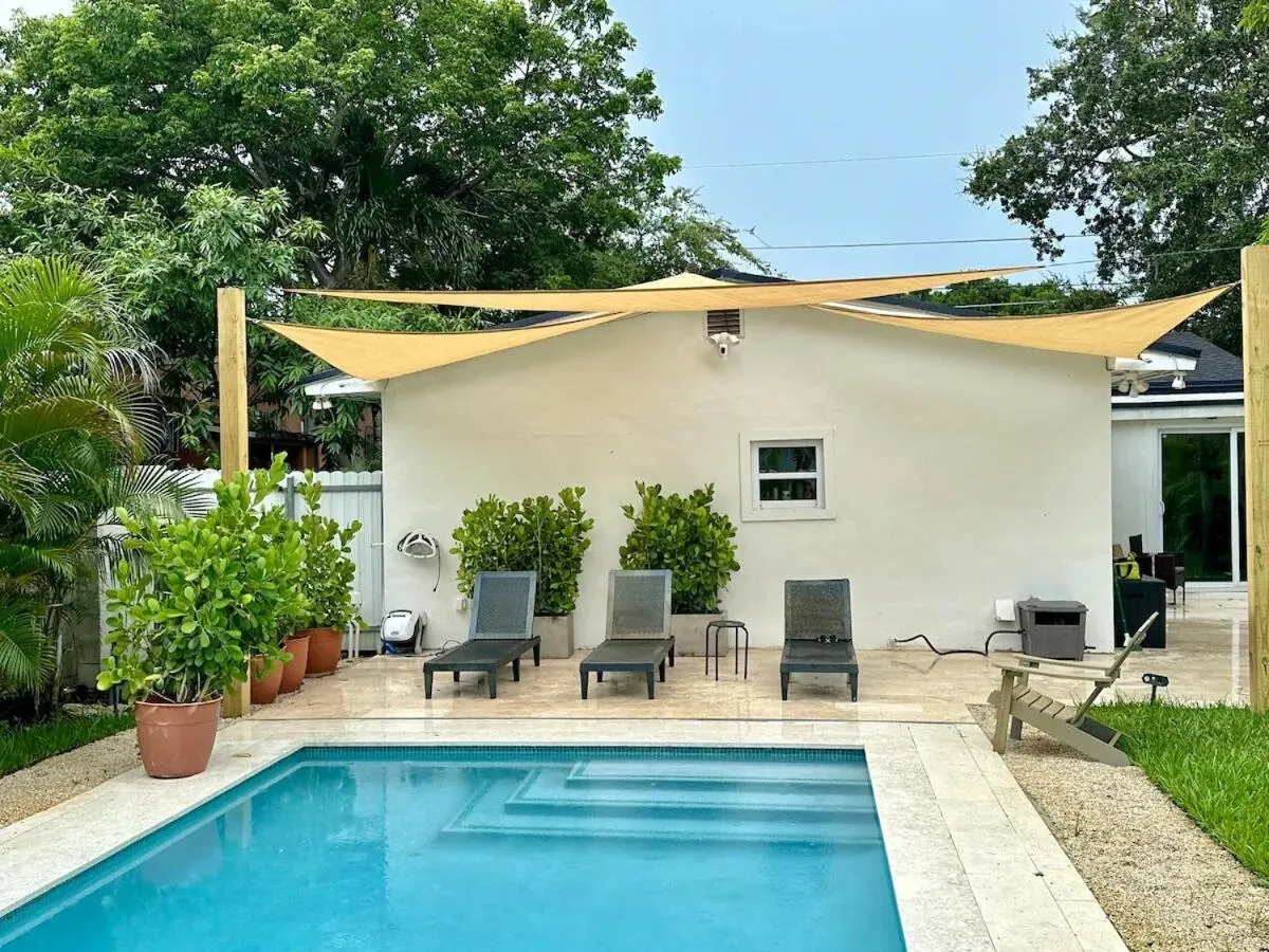 فيبرانت 4بد 2با ميامي منزل و بول - ميامي، الولايات المتحدة