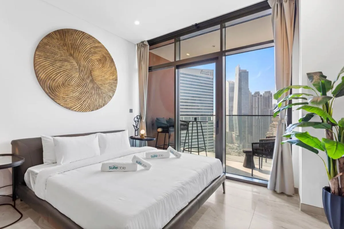 ديسيغنير ستوديو و بورج كهاليفا فييو ين ذا بينينسولا - دبي، الإمارات