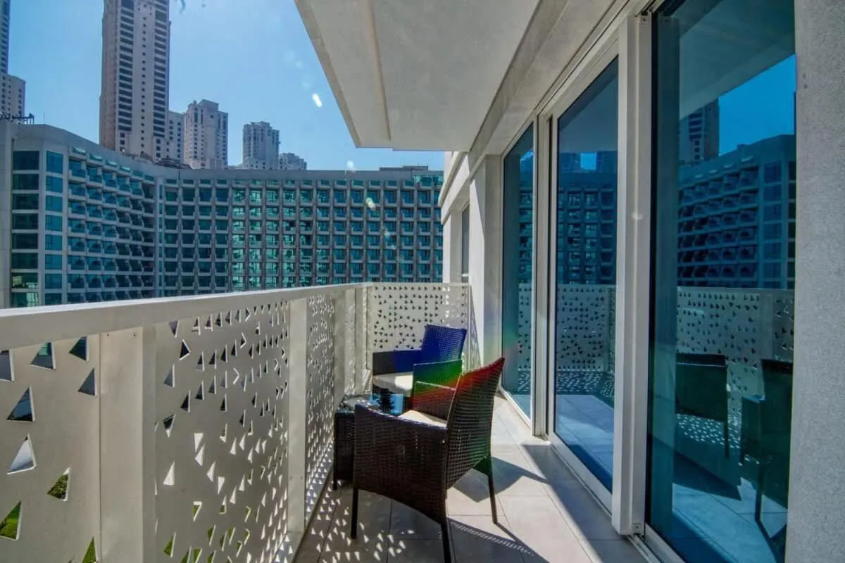 ⁨LA VIE 1BDR in JBR with Private Beach⁩ — صورة 21