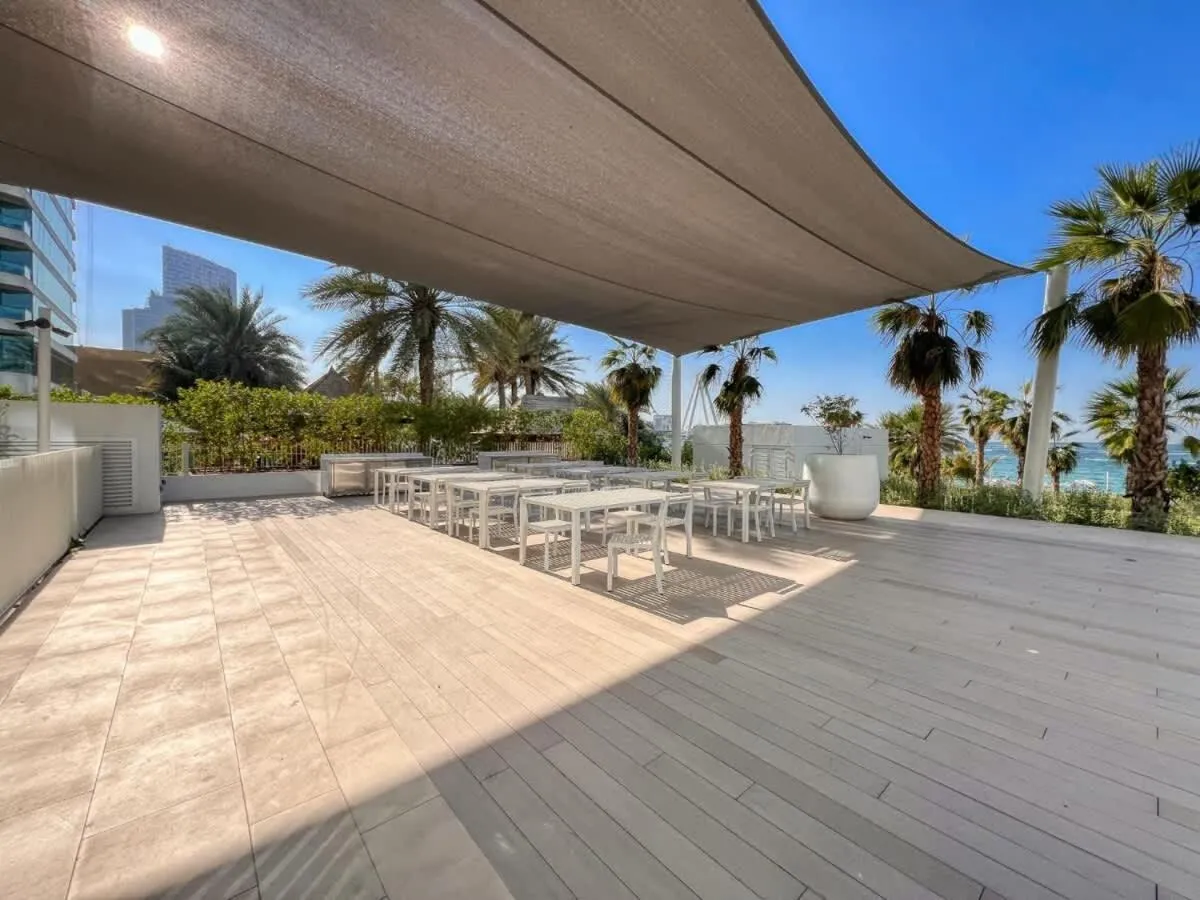 ⁨LA VIE 1BDR in JBR with Private Beach⁩ — صورة 34