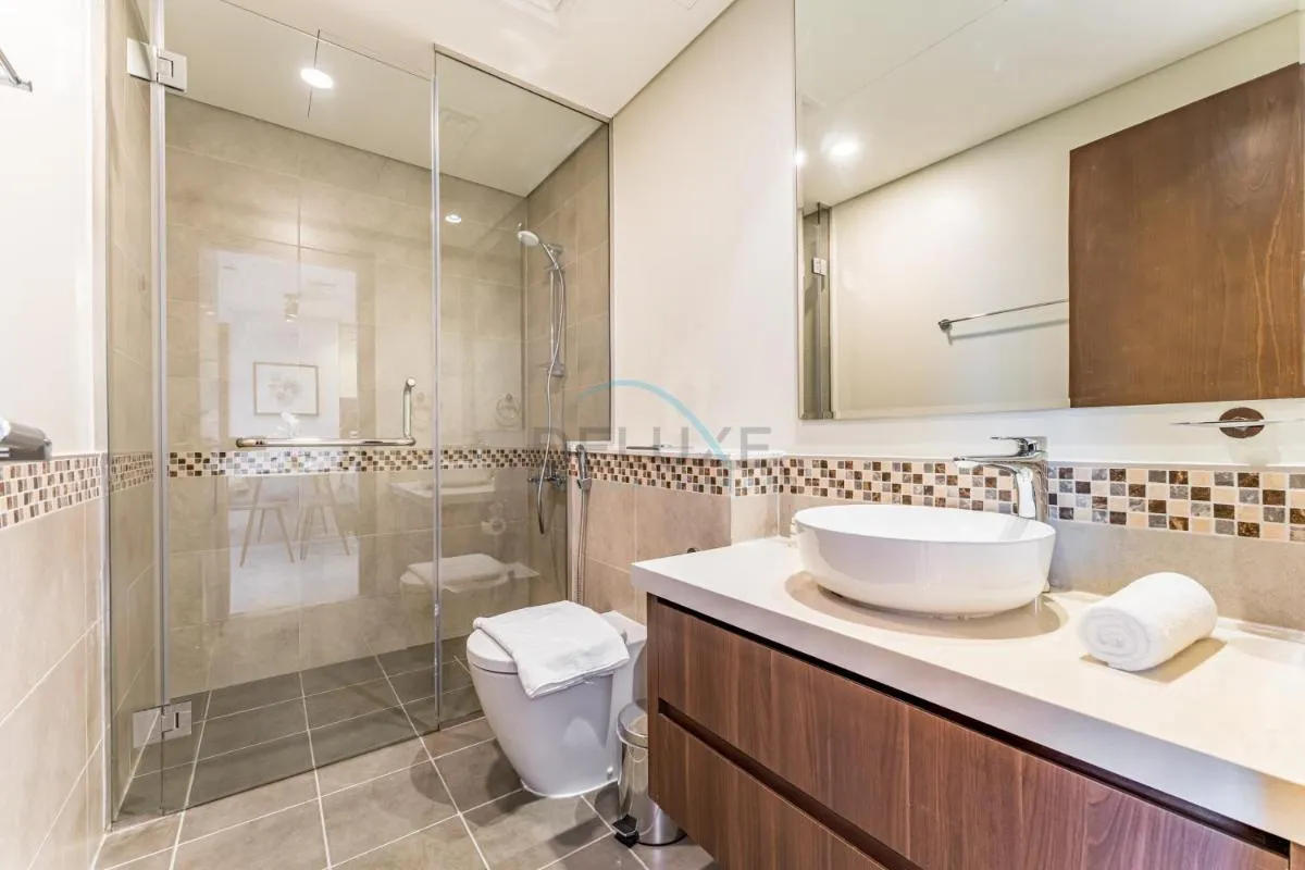 ⁨High-Rise 2BR with Dubai Water Canal View, Quick Access to Downtown, Vera Tower, Business Bay by Deluxe Holiday Homes⁩ — صورة 12