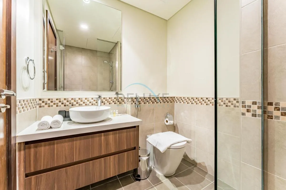 ⁨High-Rise 2BR with Dubai Water Canal View, Quick Access to Downtown, Vera Tower, Business Bay by Deluxe Holiday Homes⁩ — صورة 13