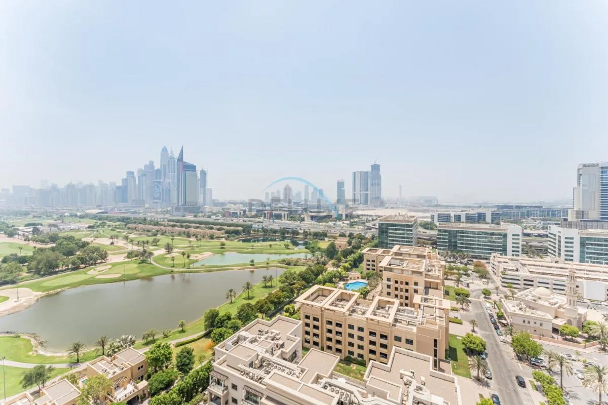 Golf Course And Canal Views, Mins to Dubai Marina And Dubai Mall, Golf Towers T1 - The Greens by Deluxe Holiday Homes — صورة 2