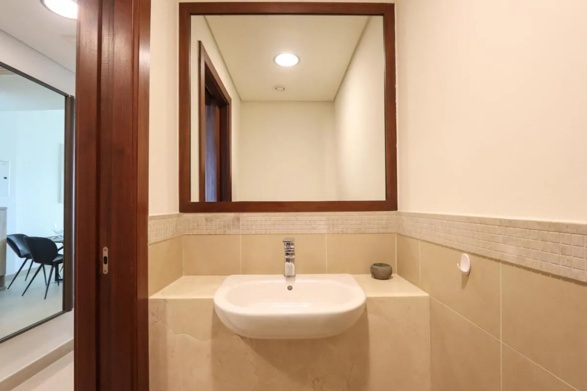 ⁨Prime Located 2BR Near Burj Khalifa & Dubai Mall⁩ — صورة 13