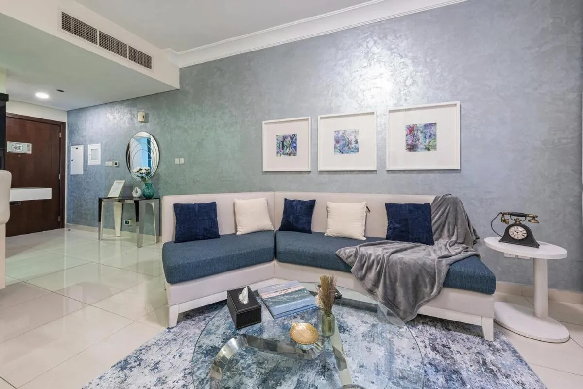 ⁨2min to Dubai Mall - Pool, Gym, Sauna - Full Burj View⁩ — صورة 5
