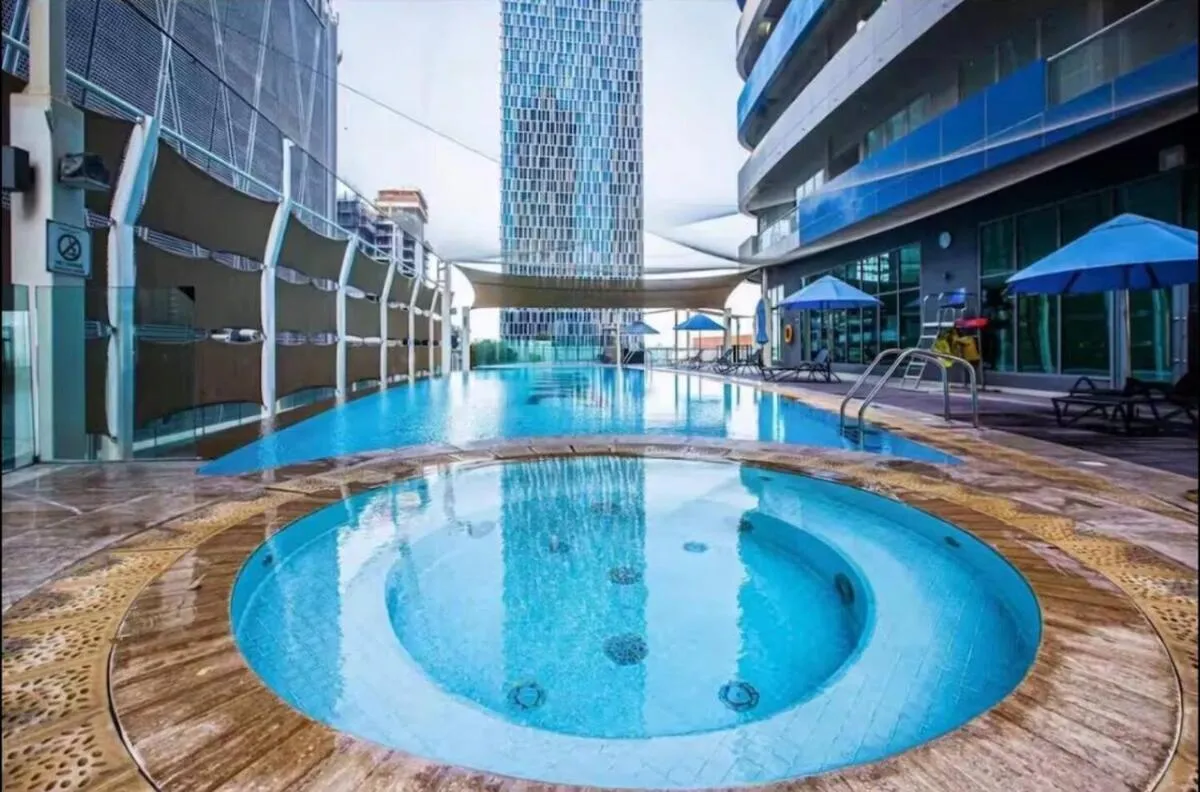 ⁨2min to Dubai Mall - Pool, Gym, Sauna - Full Burj View⁩ — صورة 22