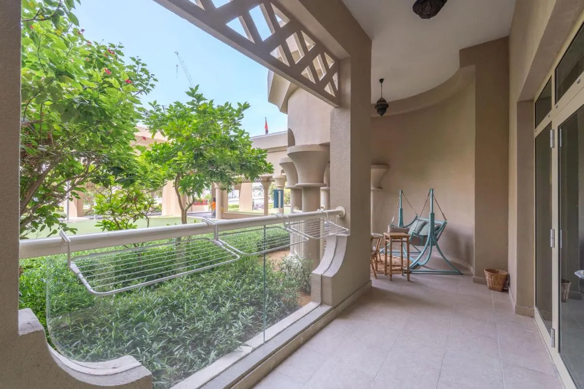 ⁨Free housekeeping visits during your stay - StayShort - 2 Bed in Palm Jumeirah Sleeps 4 with Beach Access⁩ — صورة 27